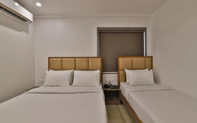 OYO Rooms Near Station Gulambaba Road 2