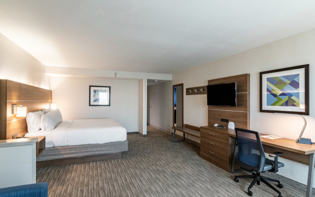 Holiday Inn Express & Suites Camarillo by IHG