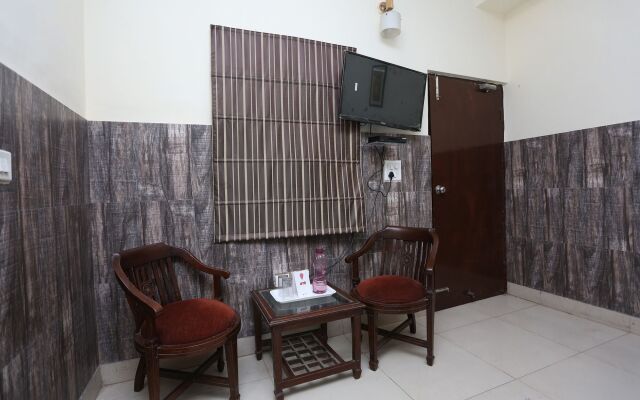 Cross Roads Inn by OYO Rooms