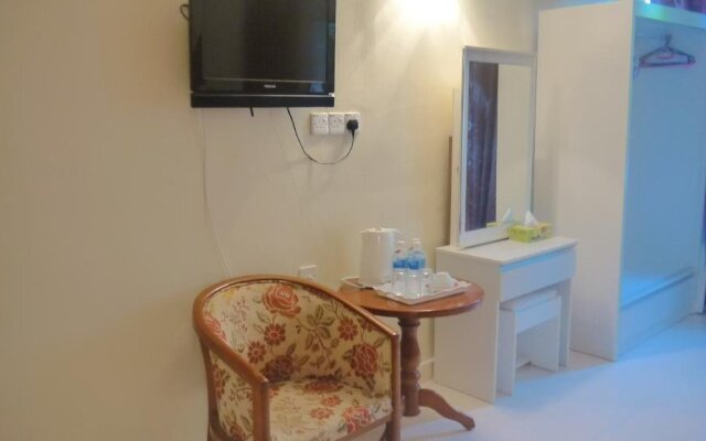 OYO 90010 Hotel Natalia Villa Inapan