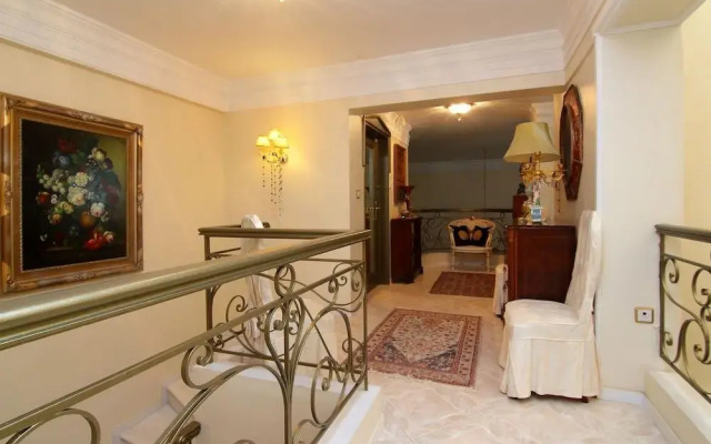 Royal Riviera Residence