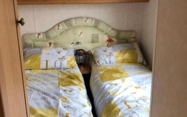 Lovely 3 bedroom 8 berth caravan in Rhyl
