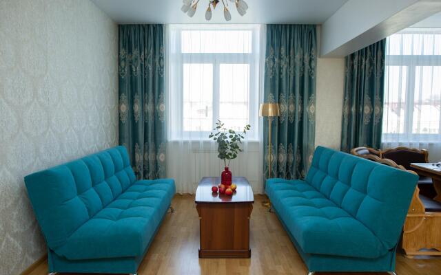 Гости на улице Ленина