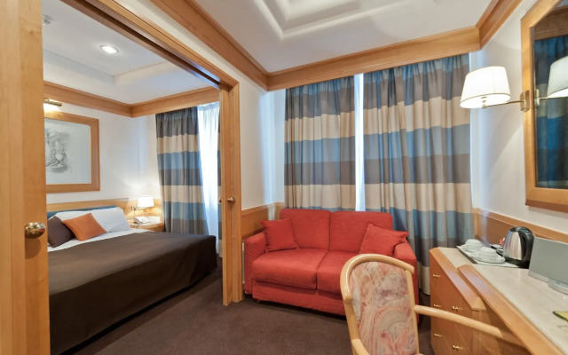 Hotel White