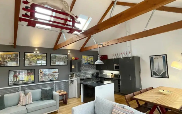 Stylish Tasteful 2bed 2bath Central Townhouse