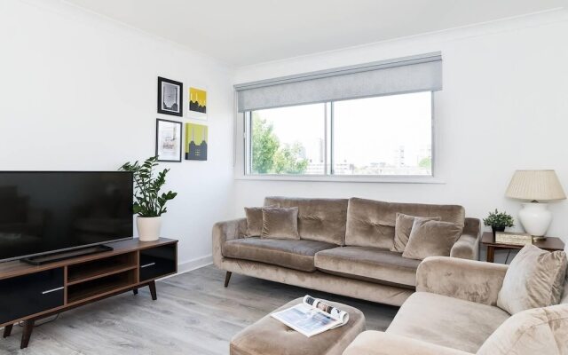 Stylish 2BR Flat next to Battersea Park