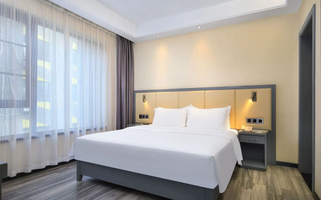 Wing Hotel Guilin - Central Square