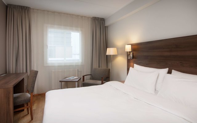 Park Inn by Radisson Oslo Airport Hotel West