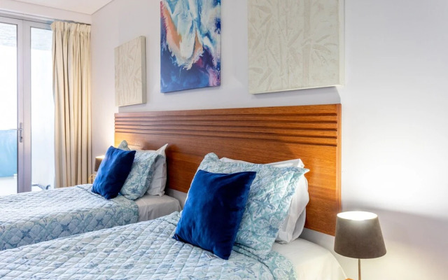 Stunning Sea Views Azura 7 Airlie & Wifi