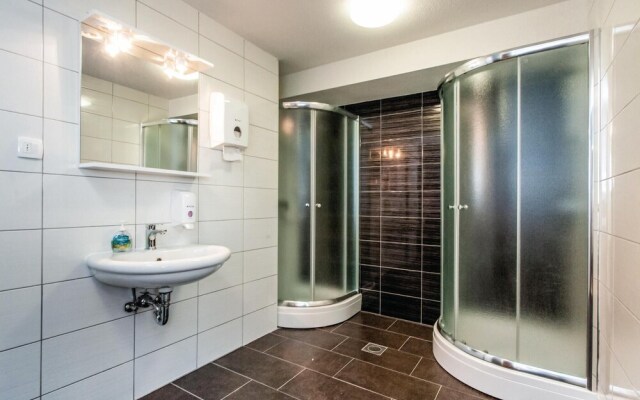 Amazing Home in Mravince With Sauna, Wifi and 9 Bedrooms