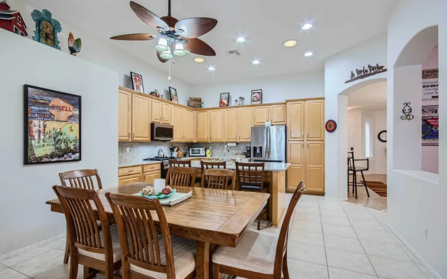 Heated Pool, Gas Grill & Yard: Phoenix Retreat!