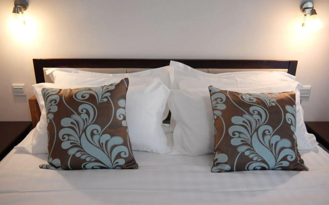 Luganvilla Business Hotel and Restaurant