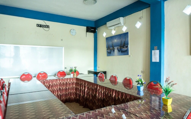 RedDoorz near H. Hasan Aroeboesman Airport