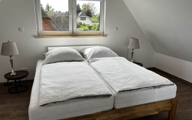 Schaal Lake Paradise