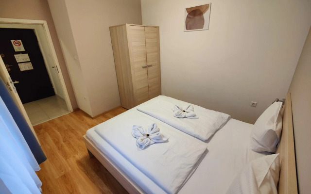 Corvin Plaza Apartments and Suites