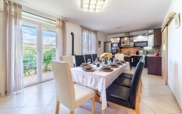 Amazing Home in Milna With 6 Bedrooms, Wifi and Outdoor Swimming Pool