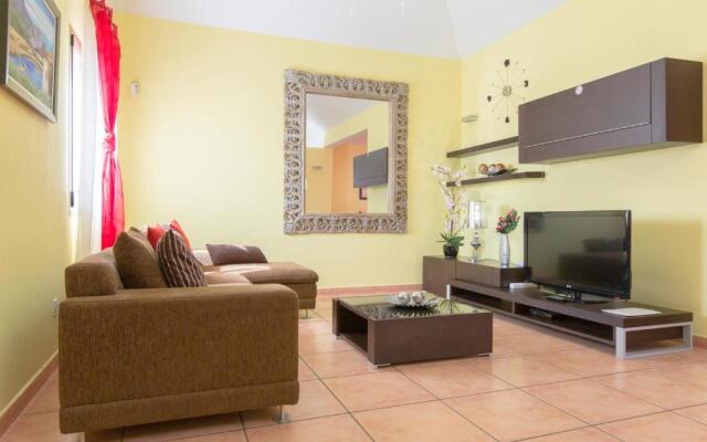 Villa Bella Lucia 1. Piscina Climatizada, WiFi, BBQ.