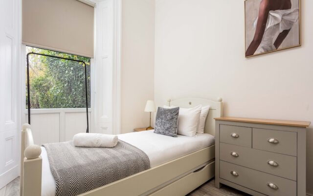 Cuthbert House - Donnini Apartments