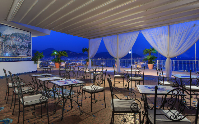 Lloyd's Baia Hotel