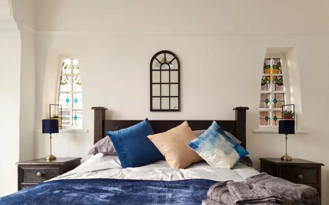 Stylish King Bed Suite - Family/ Contractor
