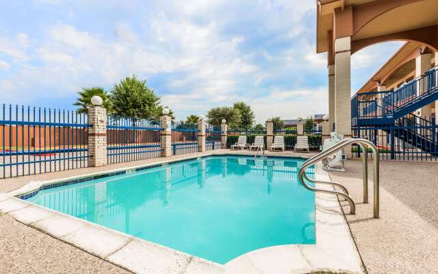 Days Inn by Wyndham Dickinson TX