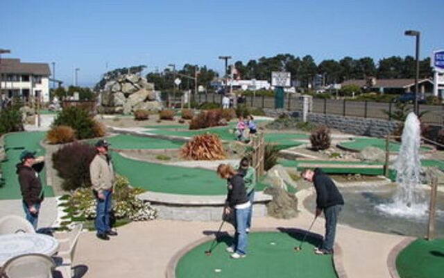 Emerald Dolphin Inn & Mini Golf