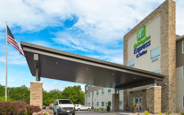 Holiday Inn Express & Suites Omaha - 120th and Maple by IHG