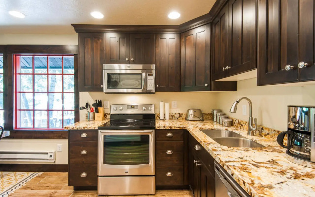 Hideaway Above The Stream