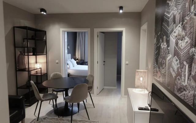 3 Room Luxury Design Apartment