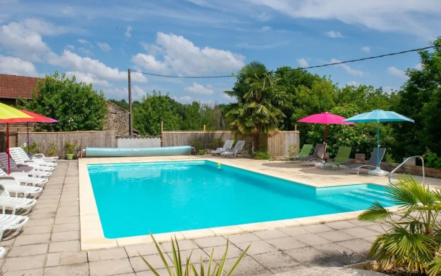 Secluded Holiday Home in Lacapelle-biron With Swimming Pool