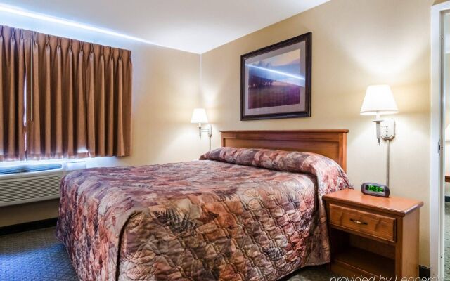 Super 8 by Wyndham Cozad