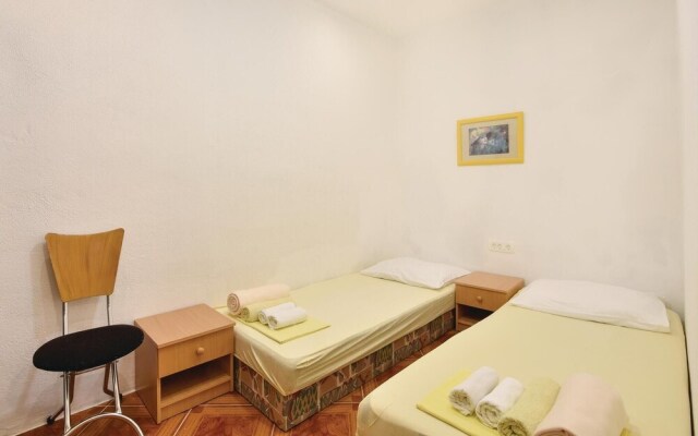 Amazing Home in Mimice With Wifi and 2 Bedrooms
