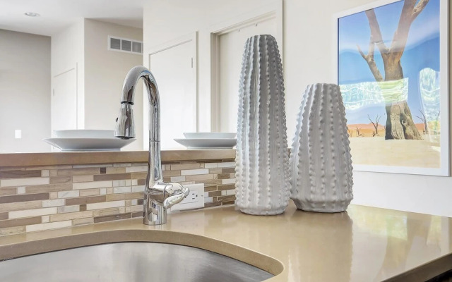 Stunning Guesthouse - Walk Everywhere! Sleeps 6!