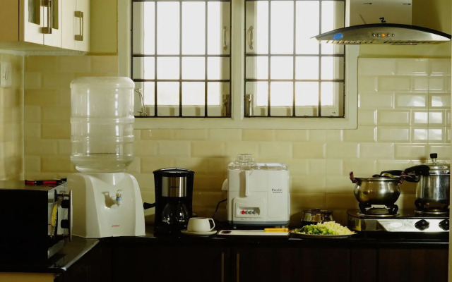 Eben Service Apartment