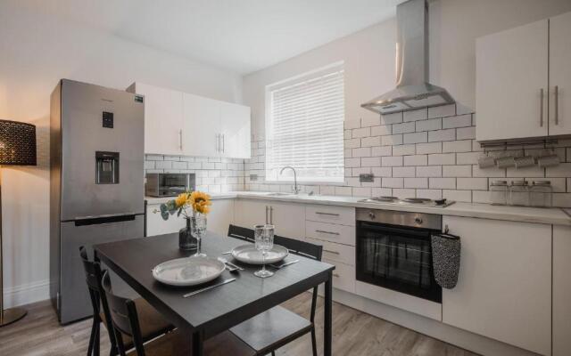 Newly Refurbished Sylish Hull 3 Bed Apartment