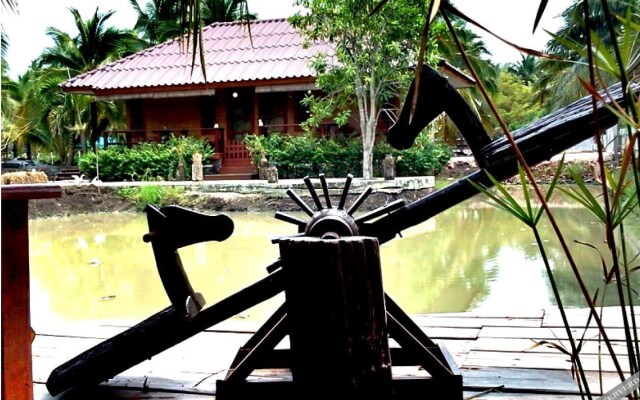 Baan Thai Damnoen Canal House