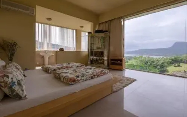 The Glass House by Vista Rooms