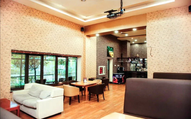 Чарлак Отель