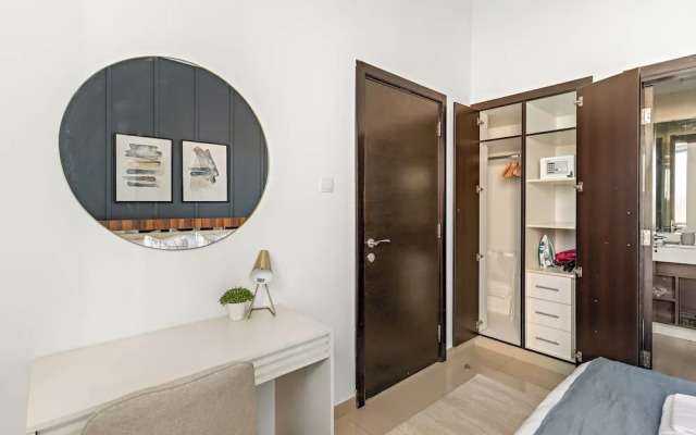 HiGuests - Exceptional Apt with Furnished Terrace By the Sea