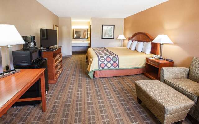 Super 8 by Wyndham Clinton