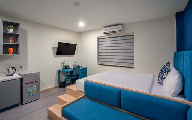 Happy Room ApartHotel