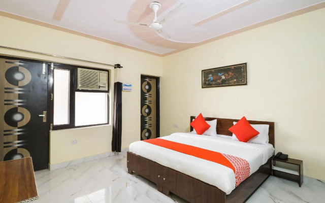 Akash Guest House by OYO Rooms