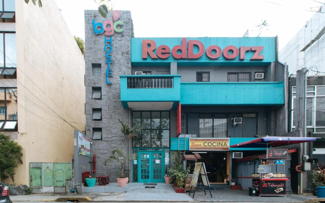 RedDoorz Plus @ Danlig Street Makati