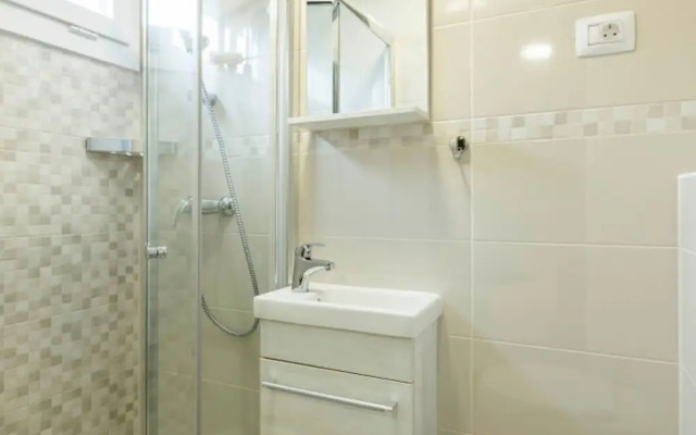Gorgeous Mobile Home in Banjole With Swimming Pool
