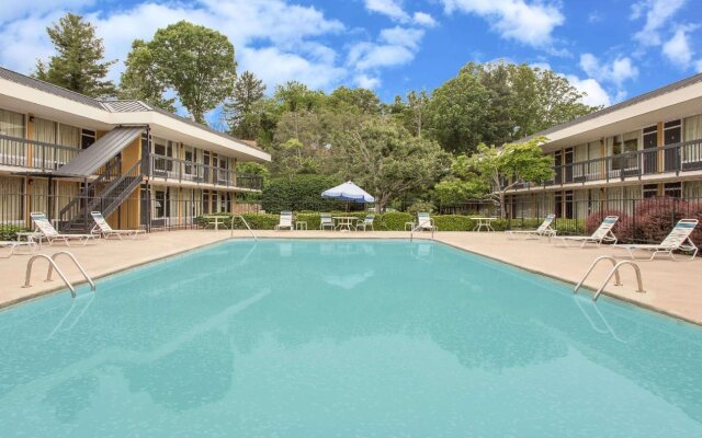 Days Inn - Asheville Mall