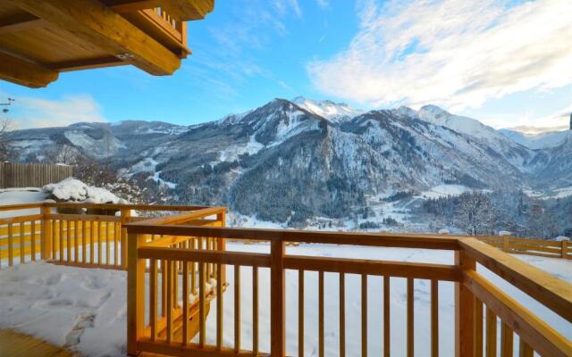 Ski-In / Ski-Out Chalet Maiskogel 13a by Alpen Apartments