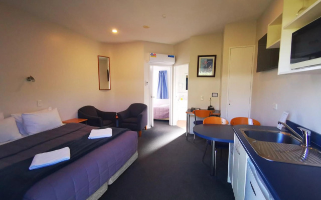 Airport Birches Motel