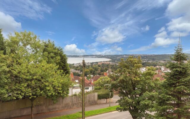 Superior three bedroom house with sea view