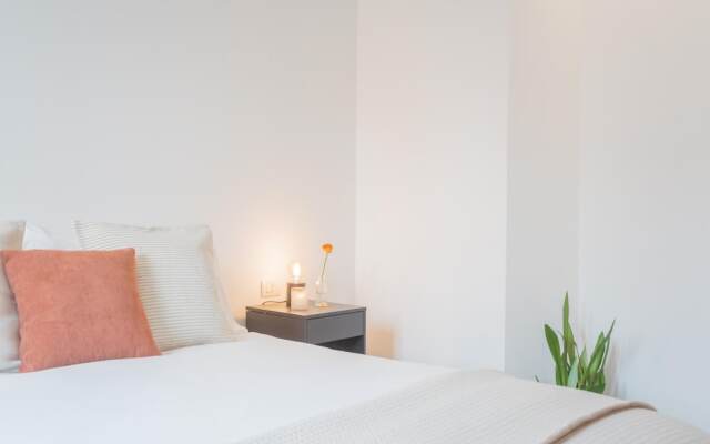 Cozy Nest on the Lake