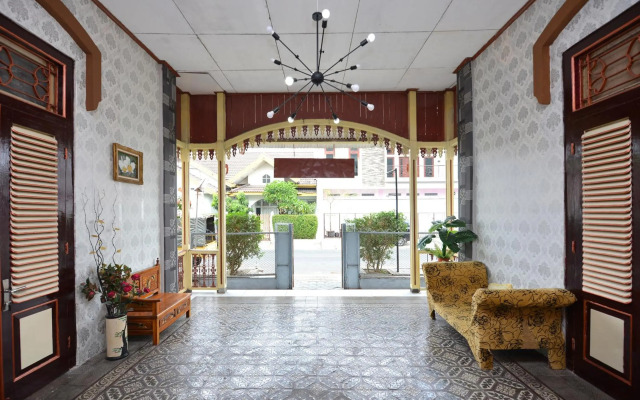 RedDoorz At Golden Inn Tugu Yogyakarta